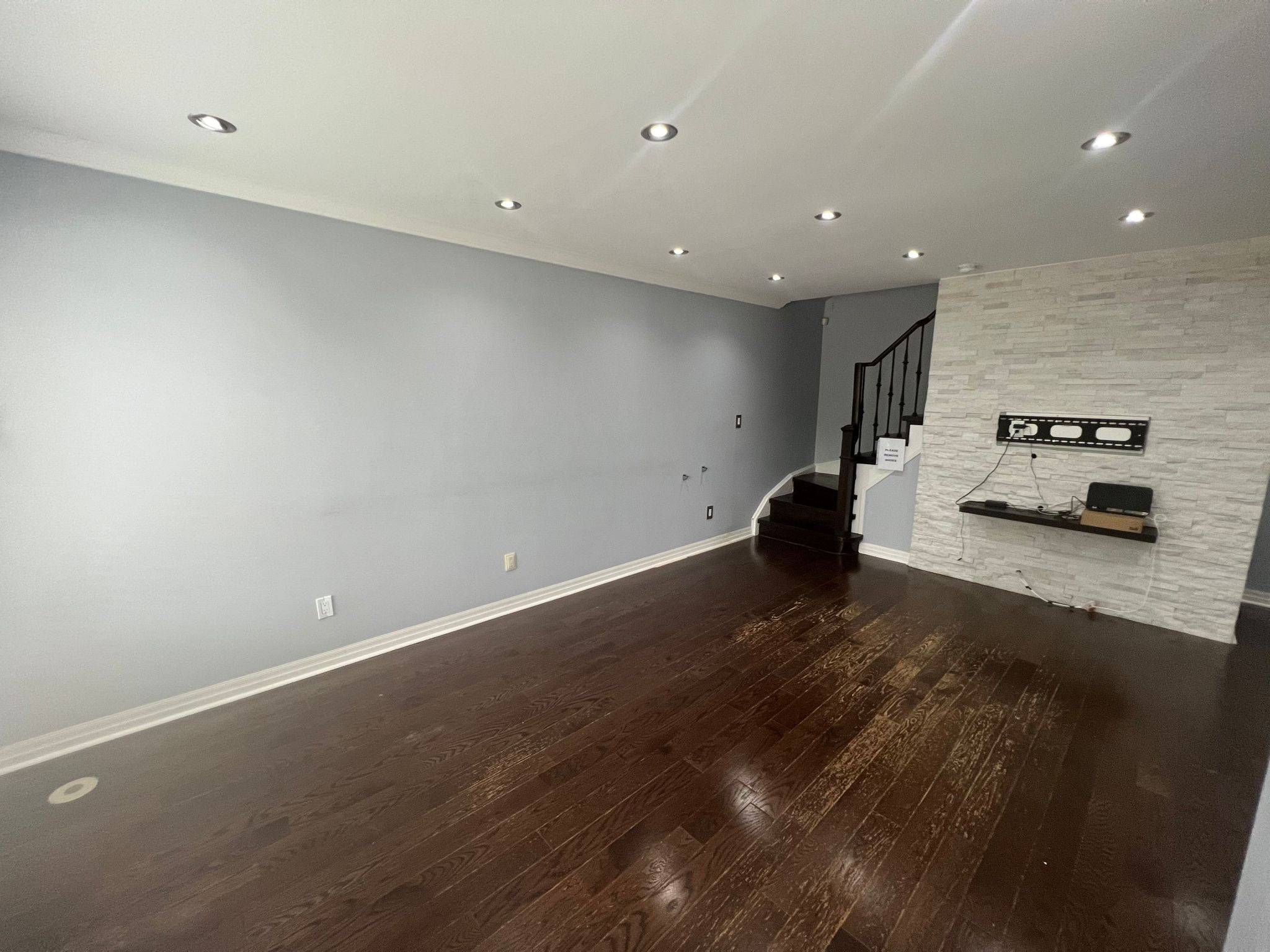 29 Rosebank DR #909, Toronto E11, ON M1B 5Y7