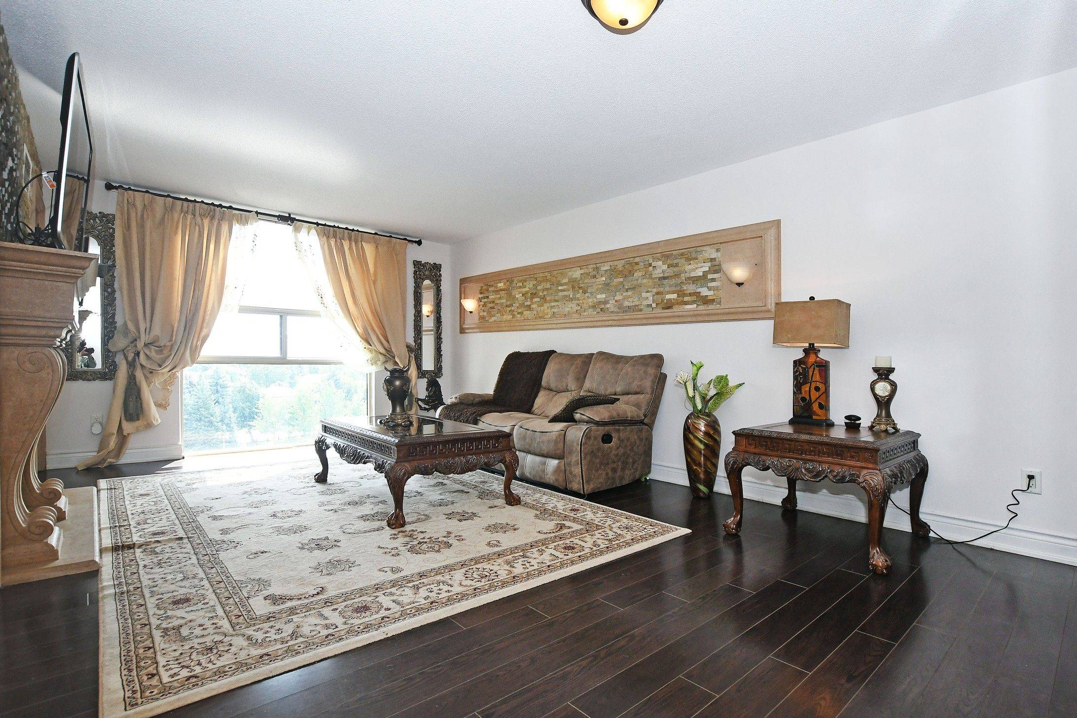 Richmond Hill, ON L4C 9M3,30 Harding BLVD W #711