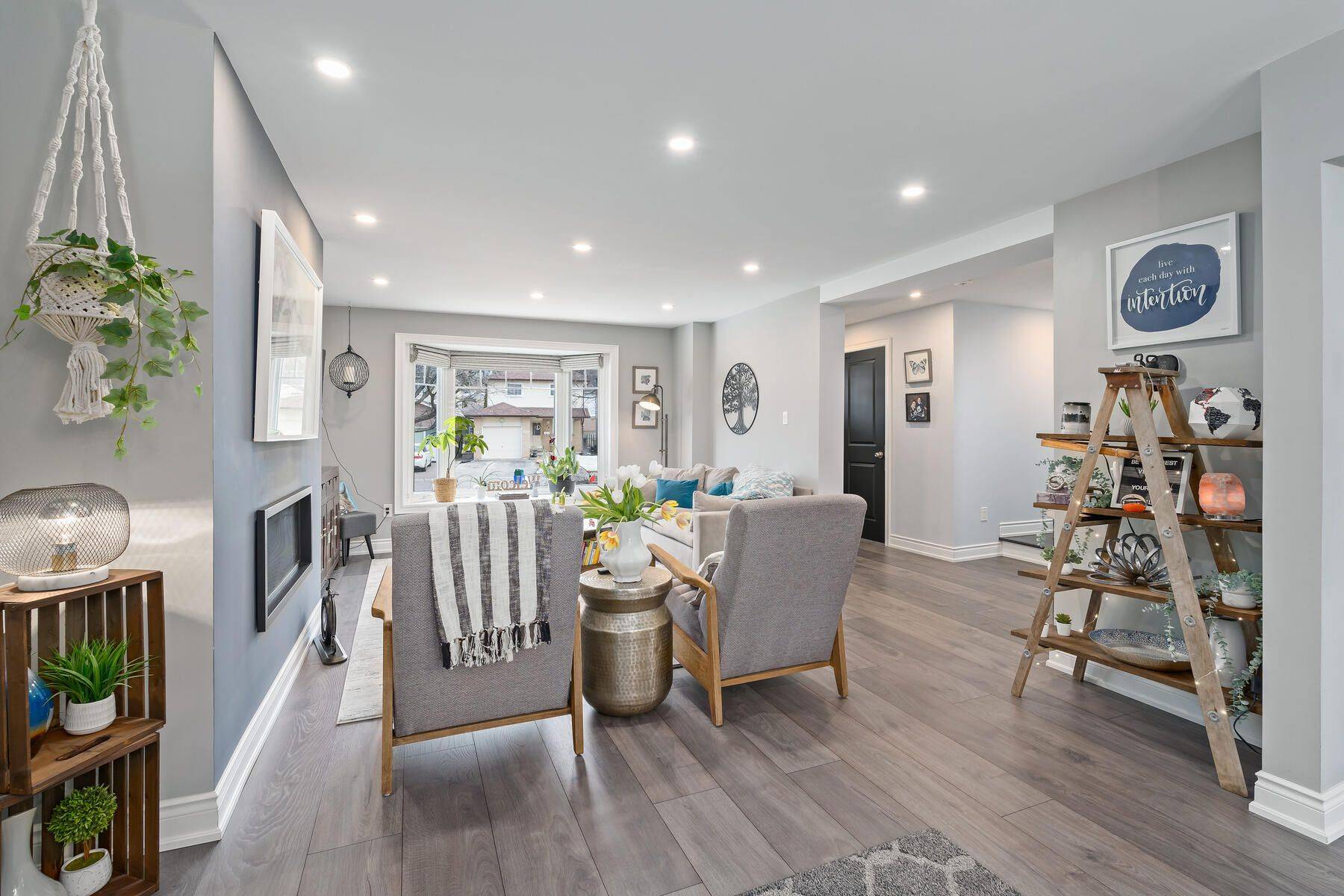 Halton Hills, ON L7G 2J9,89 John ST