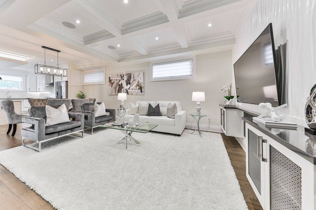 Mississauga, ON L5H 2P8,34B Pine AVE N