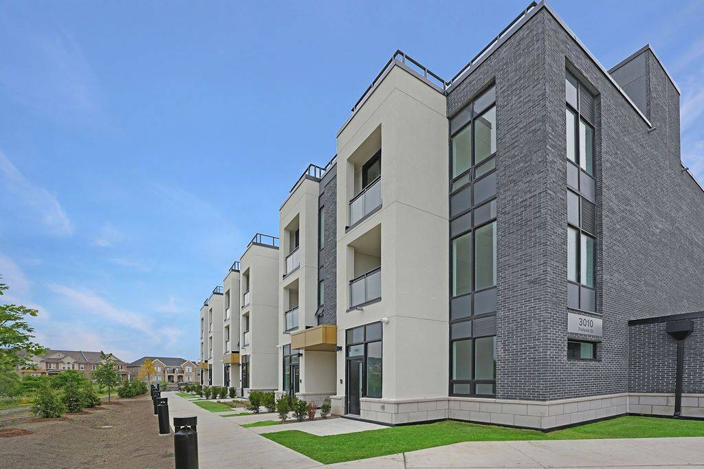 Oakville, ON L6M 5R1,3010 Trailside DR #142