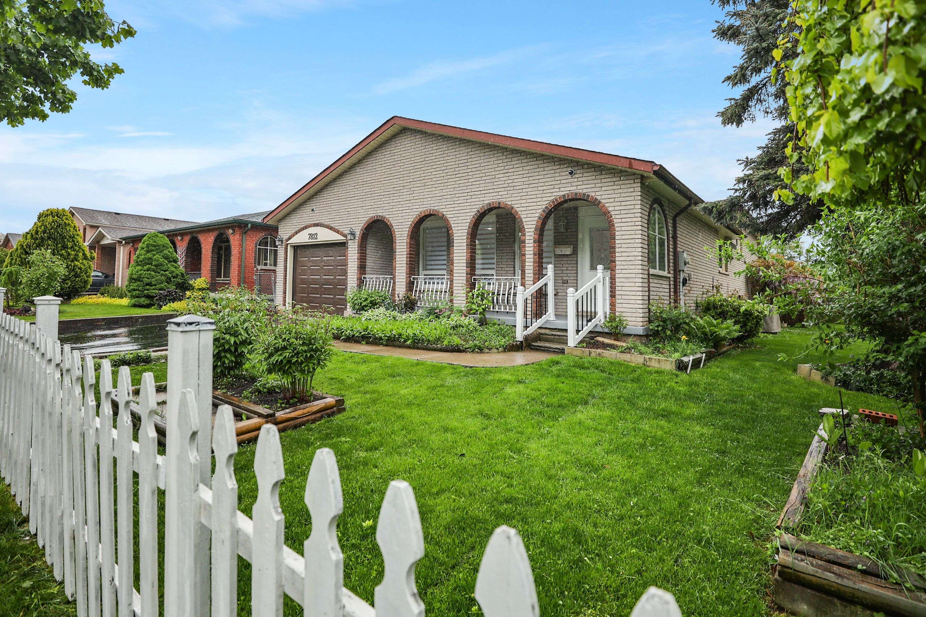 Niagara Falls, ON L2H 2J5,7812 Badger RD