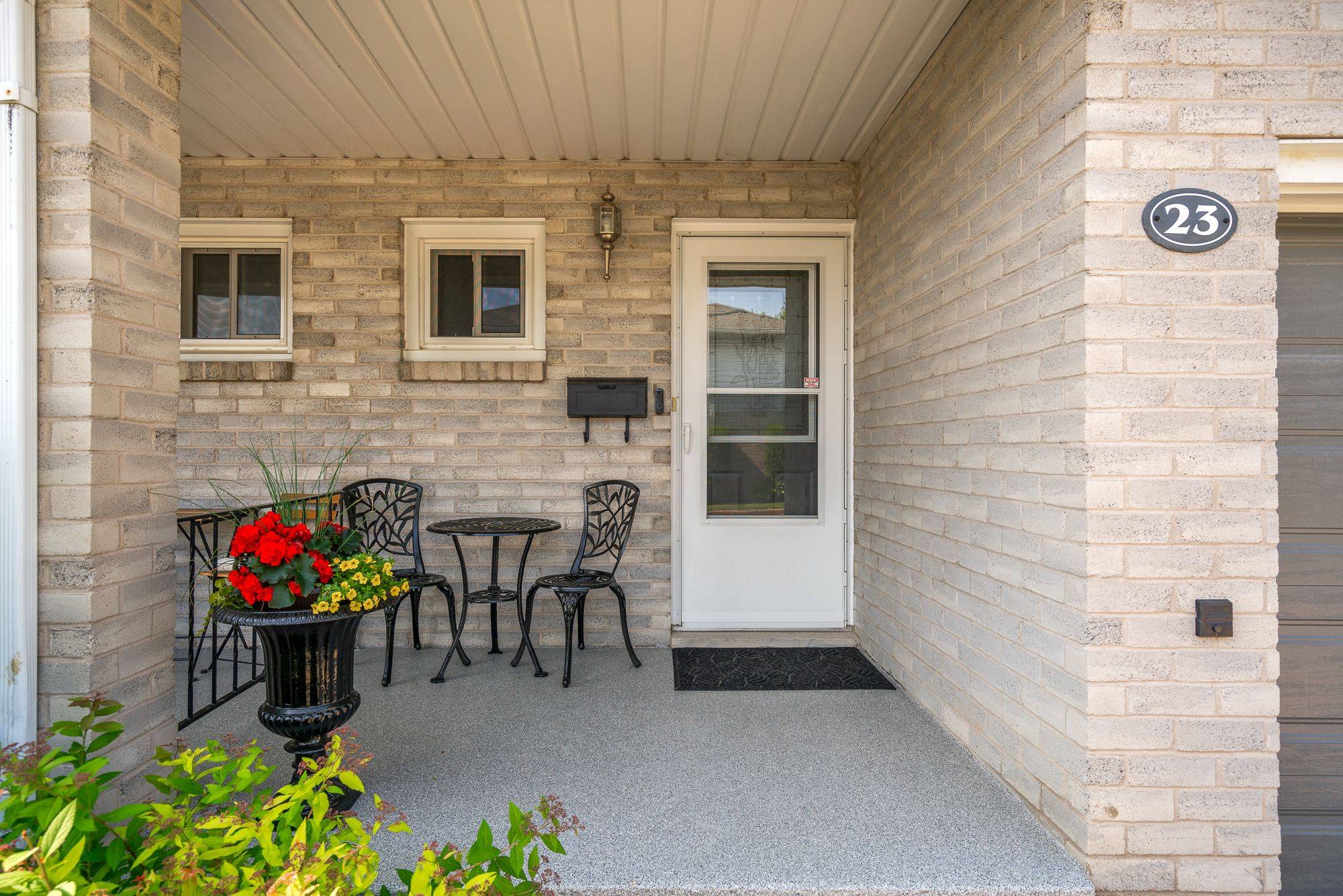 Welland, ON L3C 7B5,125 Woodlawn RD #23