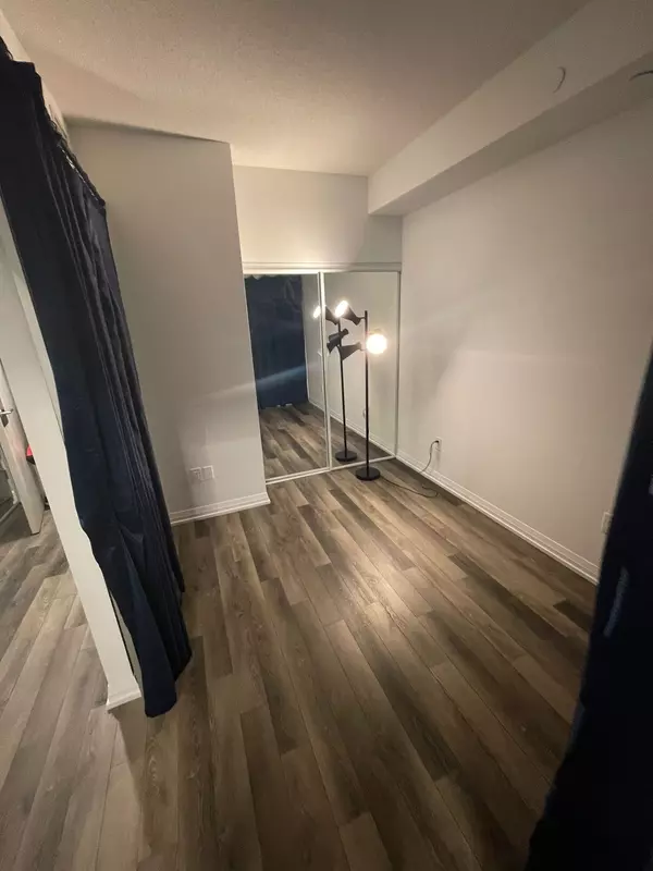 Toronto C07, ON M2N 0L2,75 Canterbury PL #2815