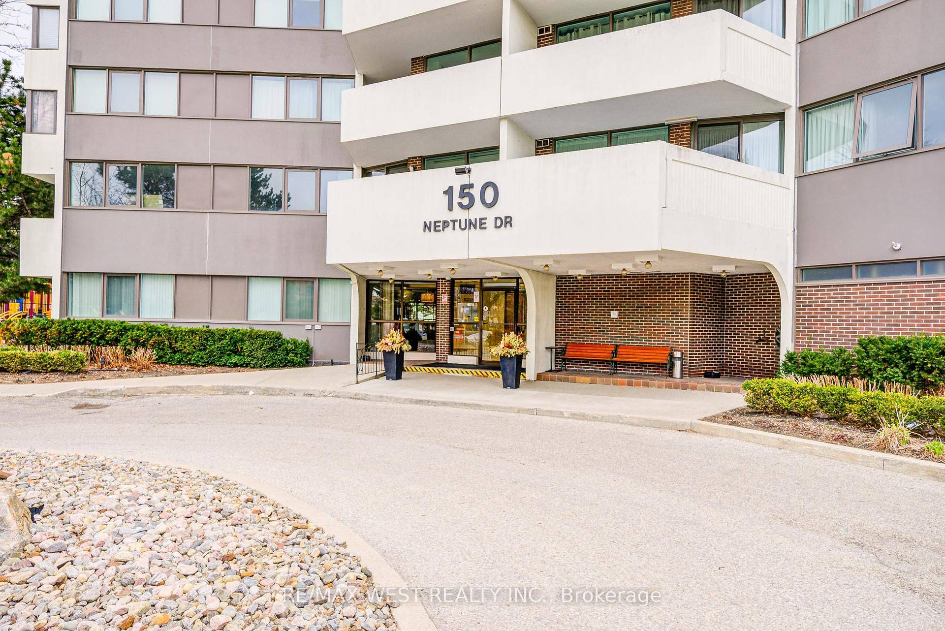Toronto C04, ON L6R 0T7,150 Neptune DR #906