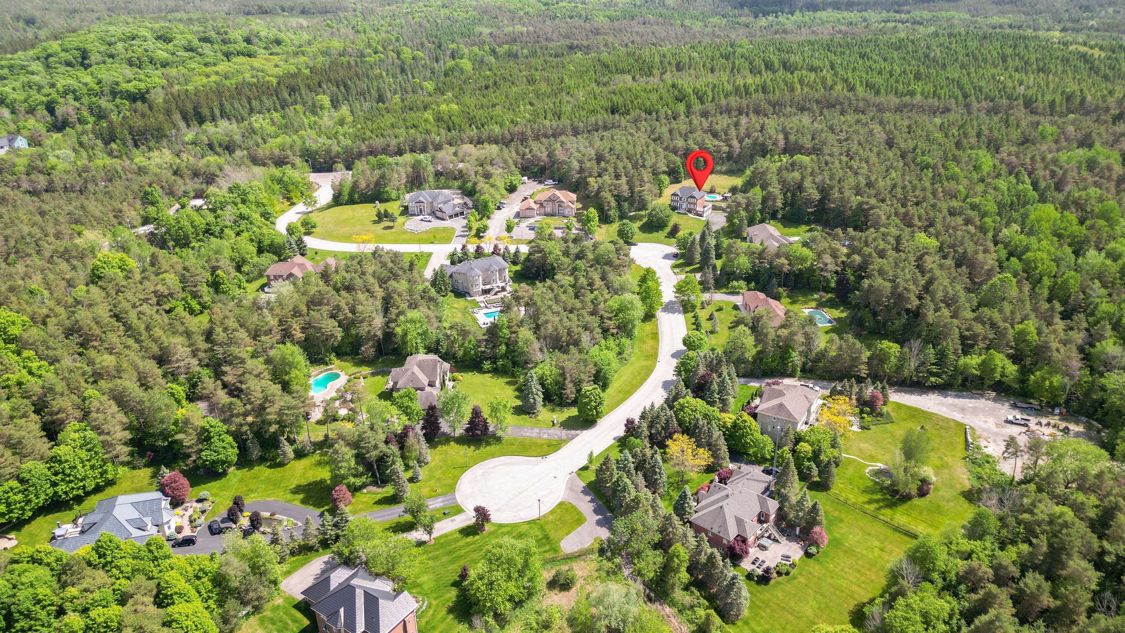 10 Pine Hills CT, East Gwillimbury, ON L0G 1E0