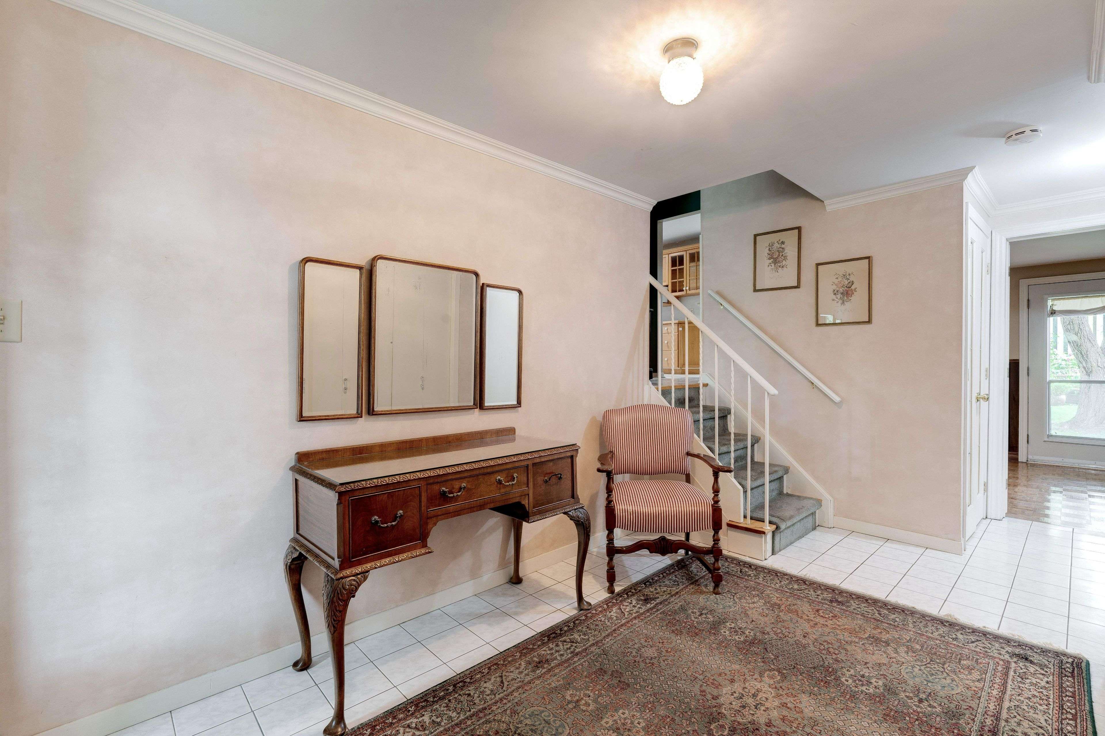Burlington, ON L7M 1M4,1489 RUSHOLME CRES