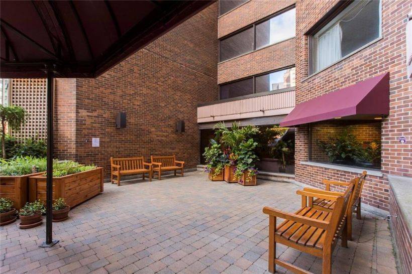 Ottawa Centre, ON K1R 7T2,151 Bay ST #1203