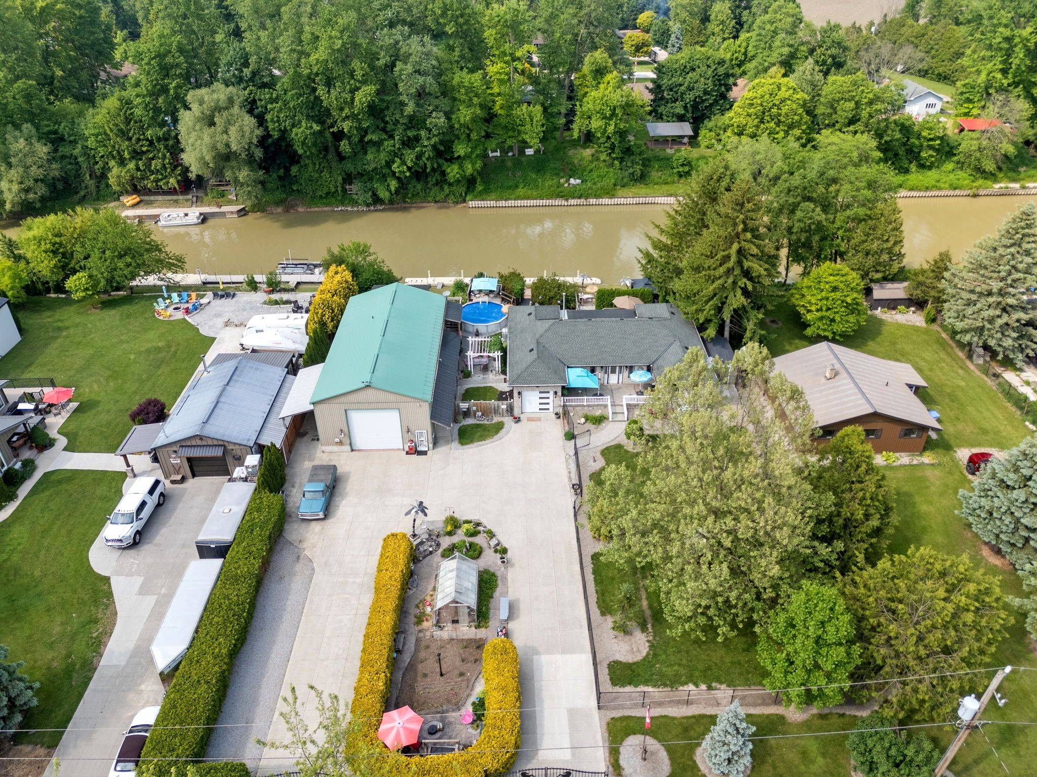 Lambton Shores, ON N0M 2N0,8458 Lazy LN