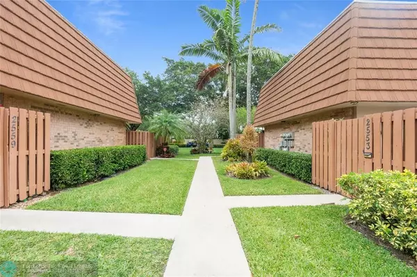 Cooper City, FL 33026,2555 Camelot Ct