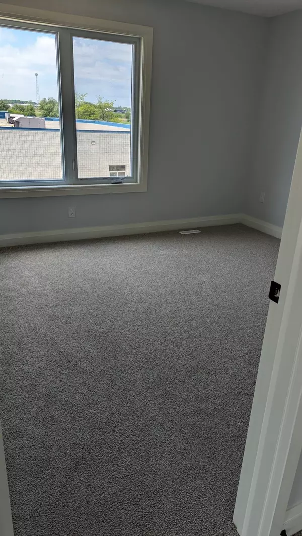 London South, ON N6L 0J7,235 Kennington WAY #11