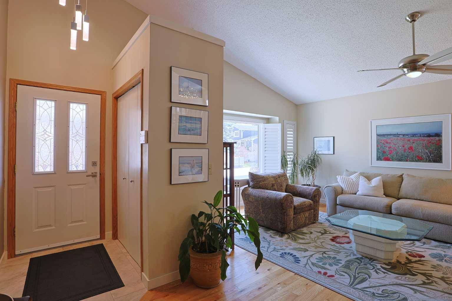 Calgary, AB T3L 1K3,75 Scenic Glen CRES NW