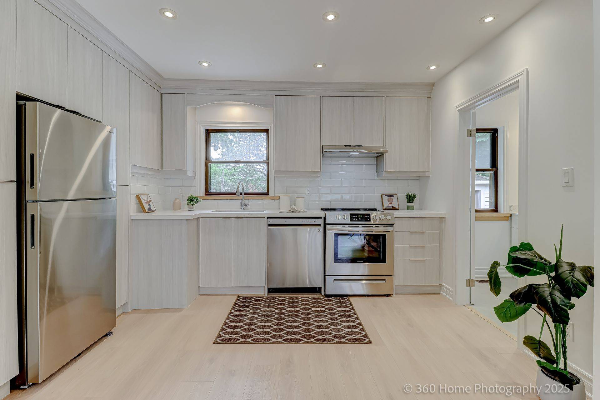 Toronto C14, ON M2M 3M9,597 Conacher DR