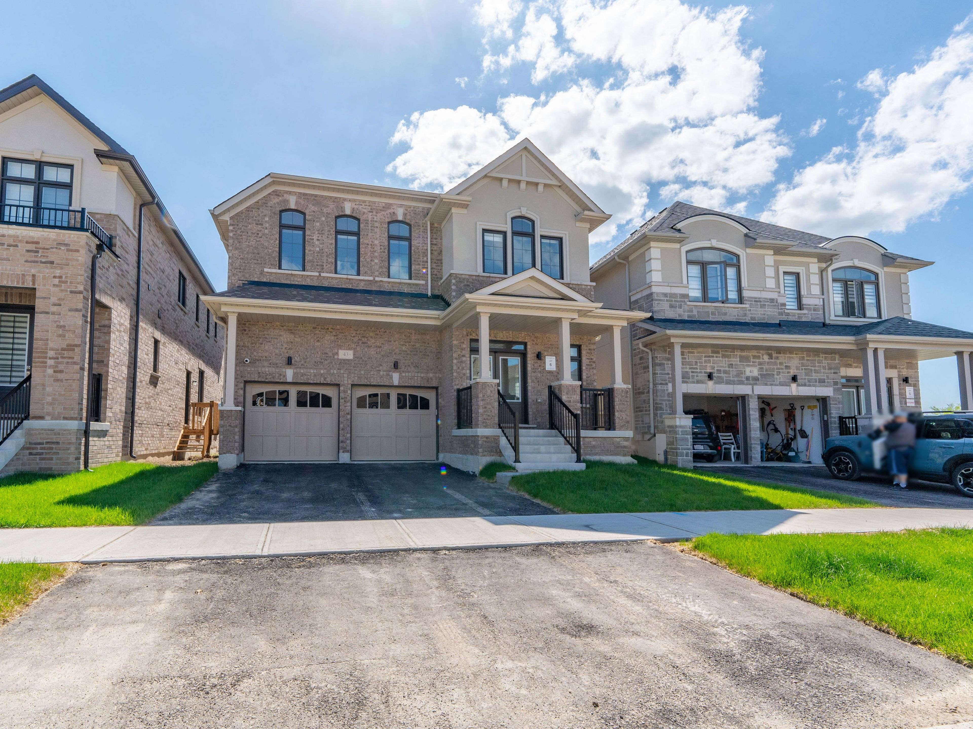 Georgina, ON L4P 0S3,43 Donald Ingram CRES
