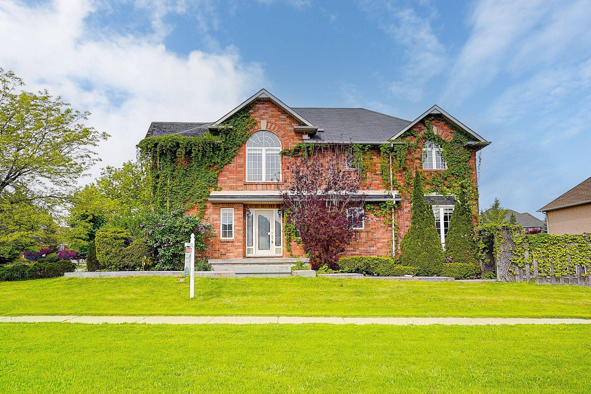 Hamilton, ON L9K 1L4,93 Pelham DR