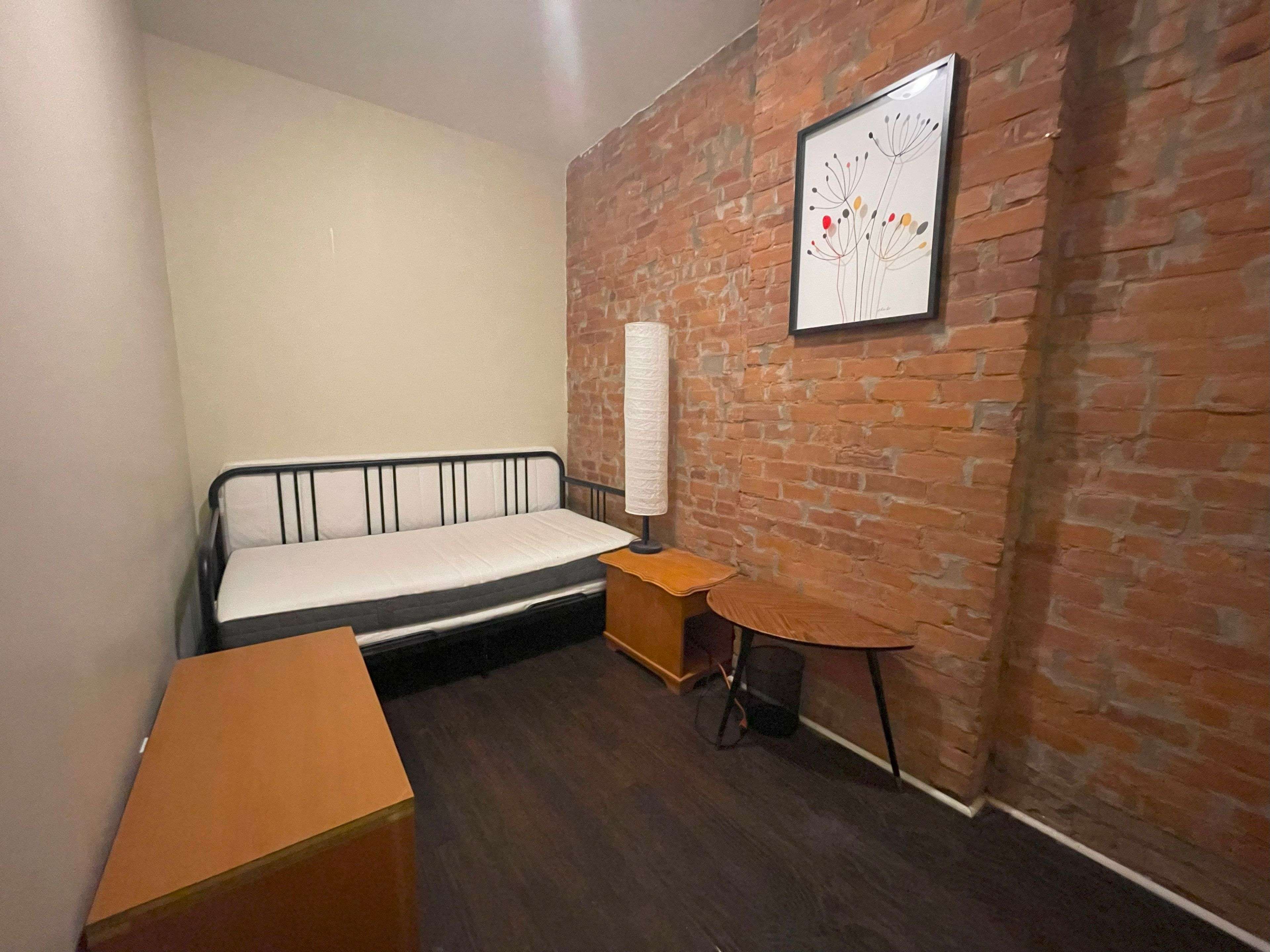 Hamilton, ON L8N 1B3,173 King ST E #1