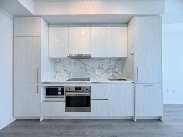 Vaughan, ON L4K 0R1,225 Commerce ST #4607