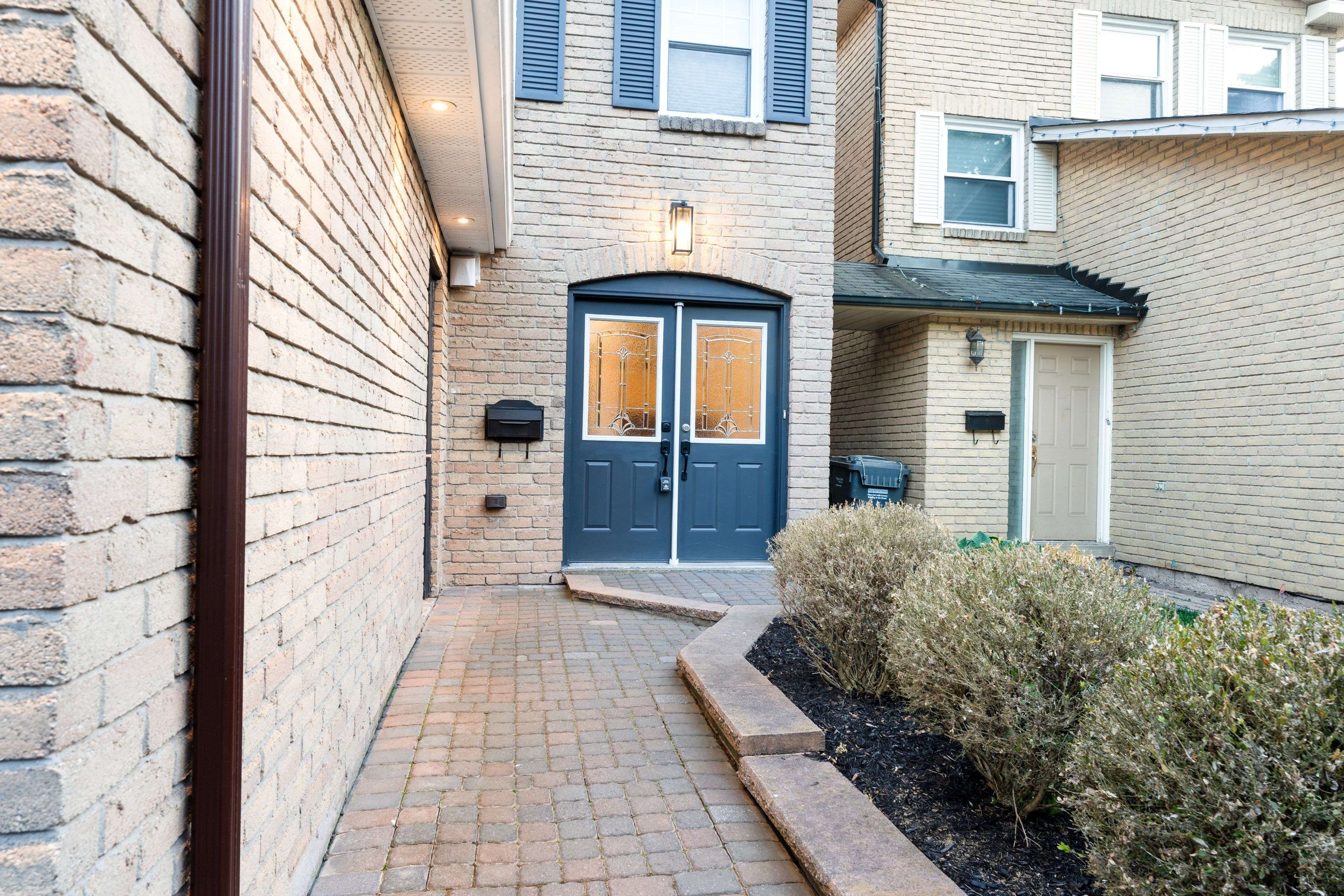 Mississauga, ON L5L 2L5,4216 Sunflower DR