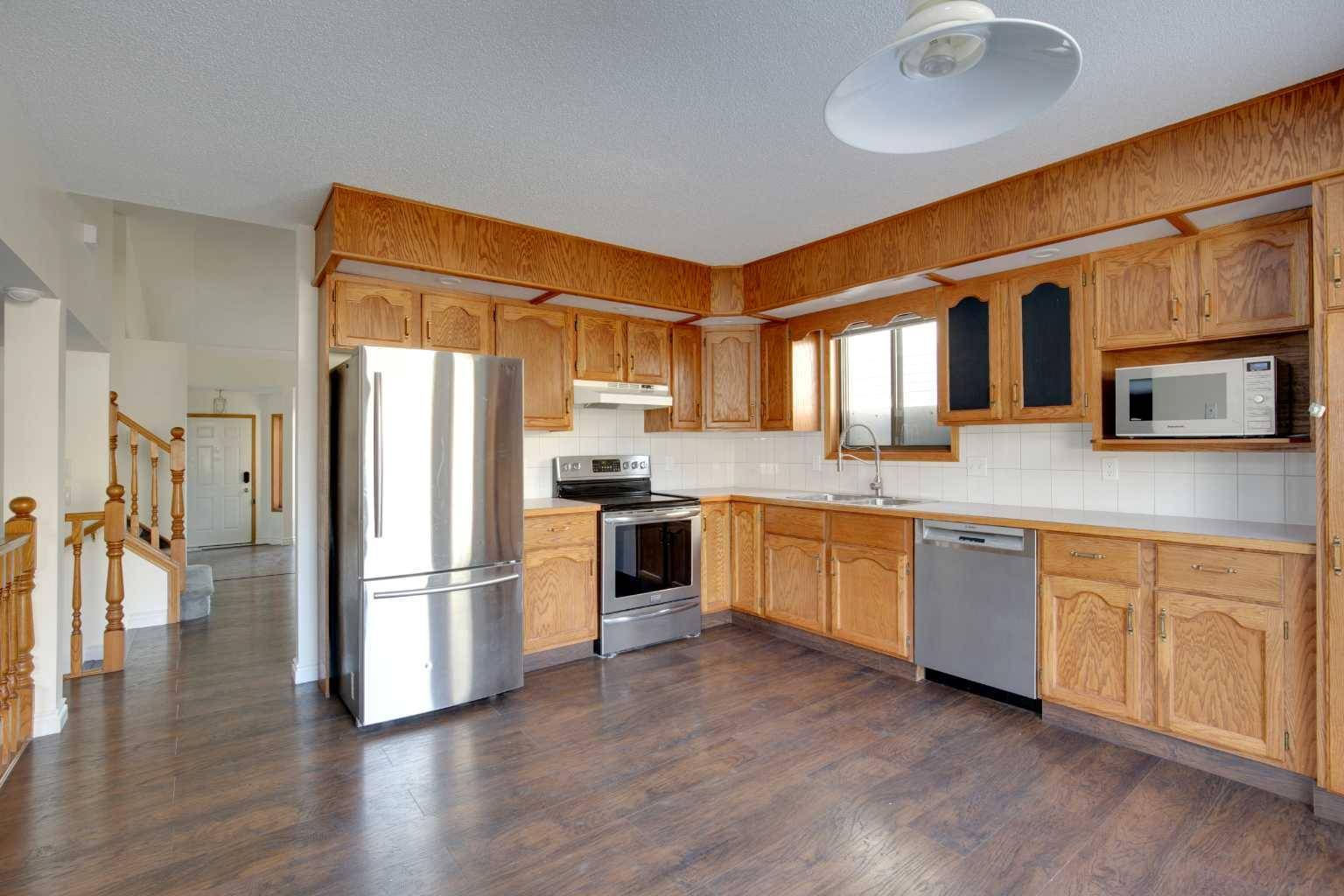 Calgary, AB T2C 3V5,246 Rivergreen PL SE