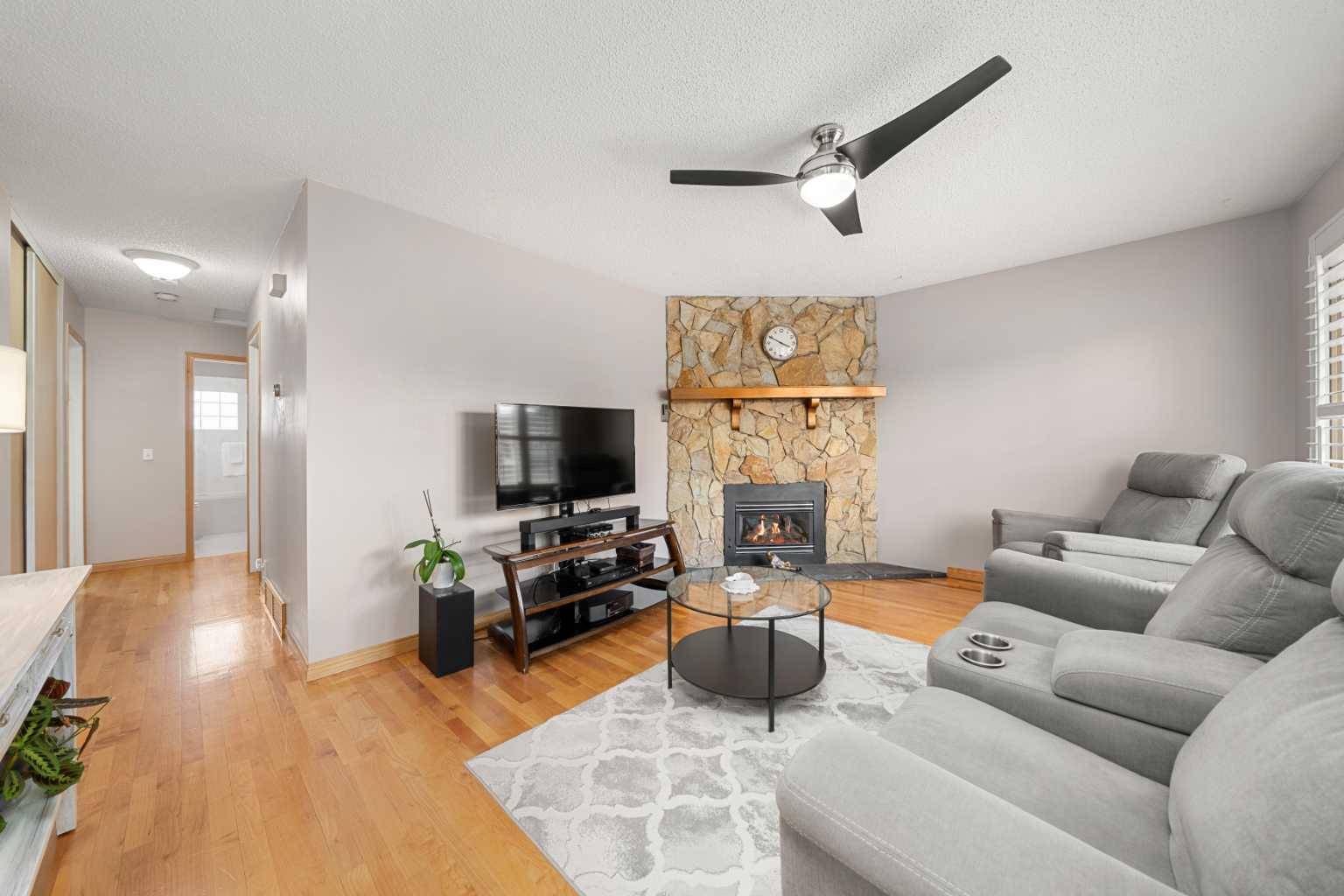 Calgary, AB T3J 1J3,8 Falton CT NE