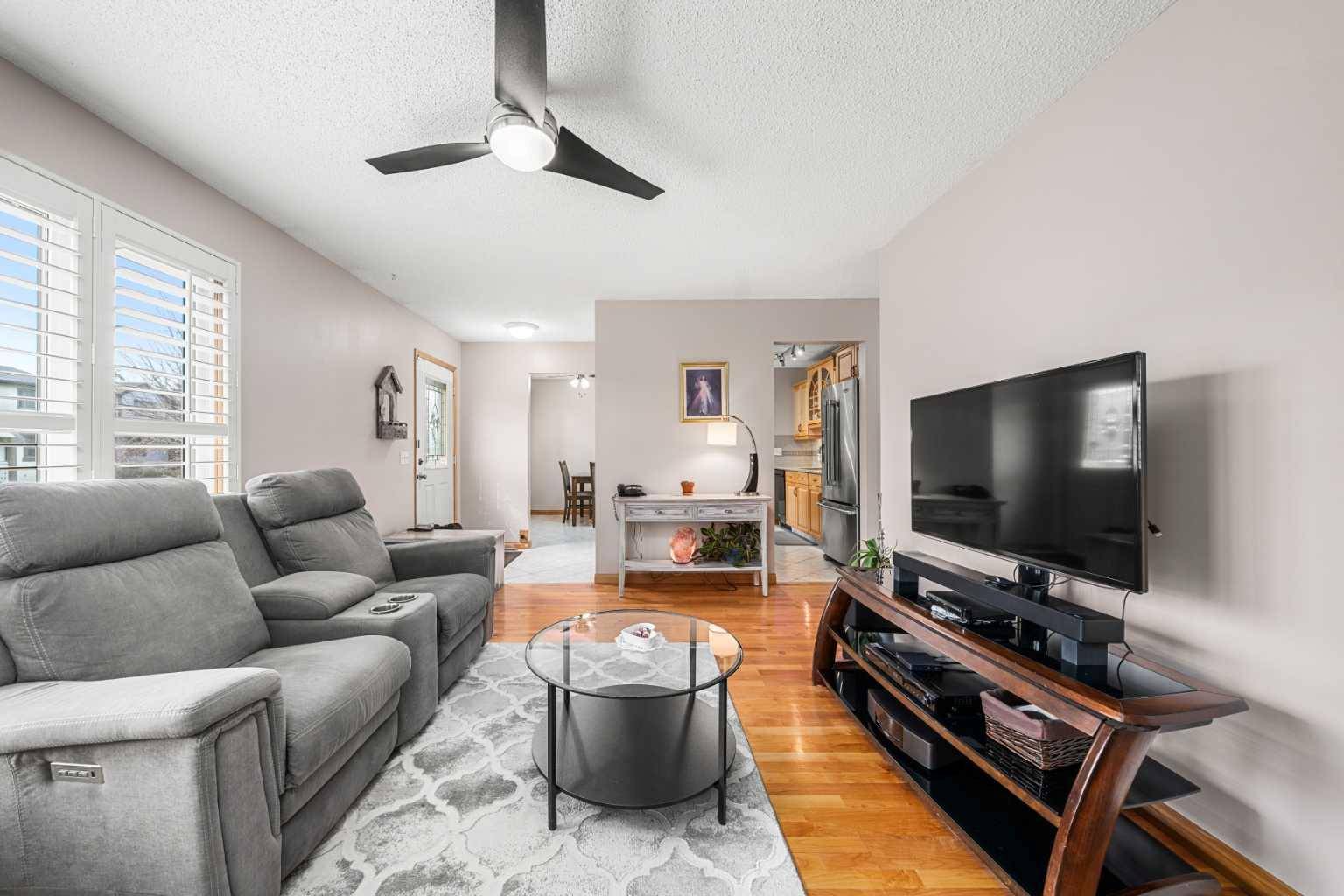 Calgary, AB T3J 1J3,8 Falton CT NE