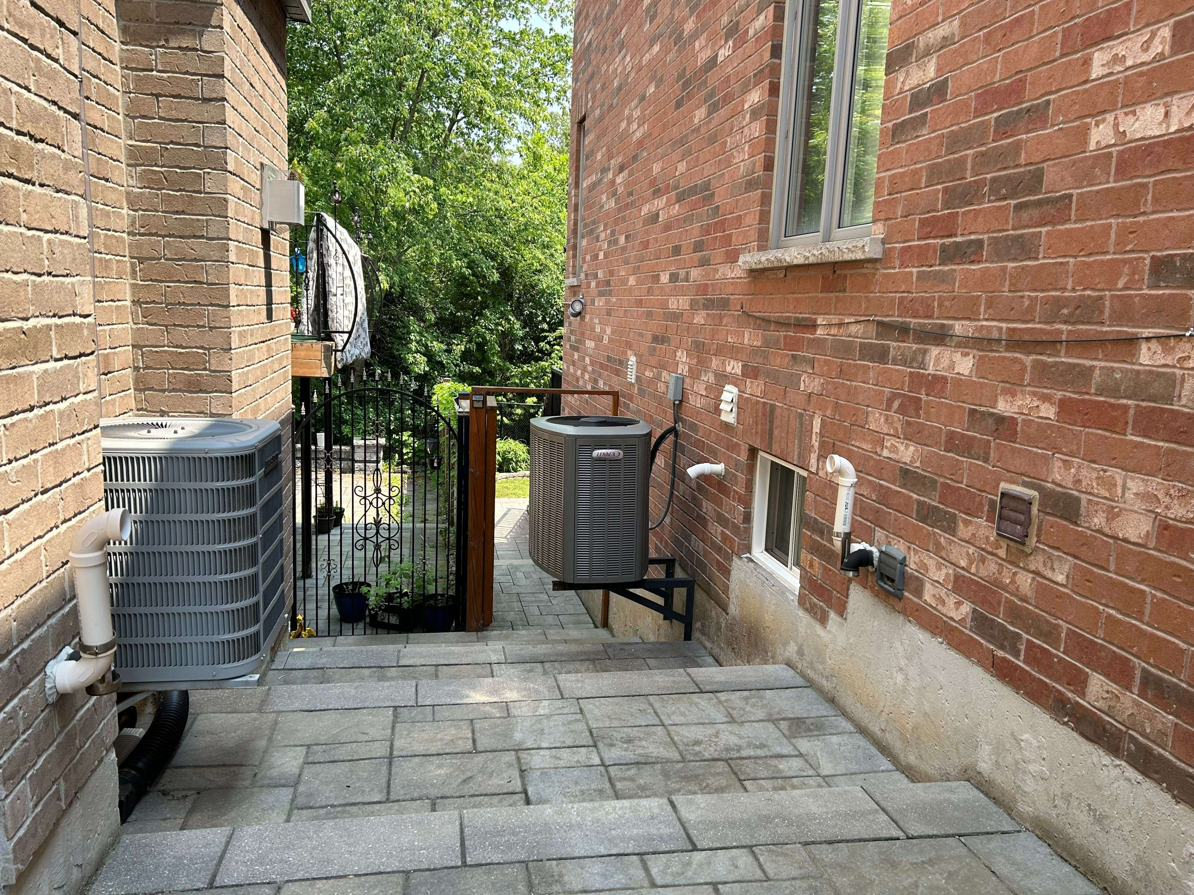 Richmond Hill, ON L4E 0T1,43 Mancini CRES