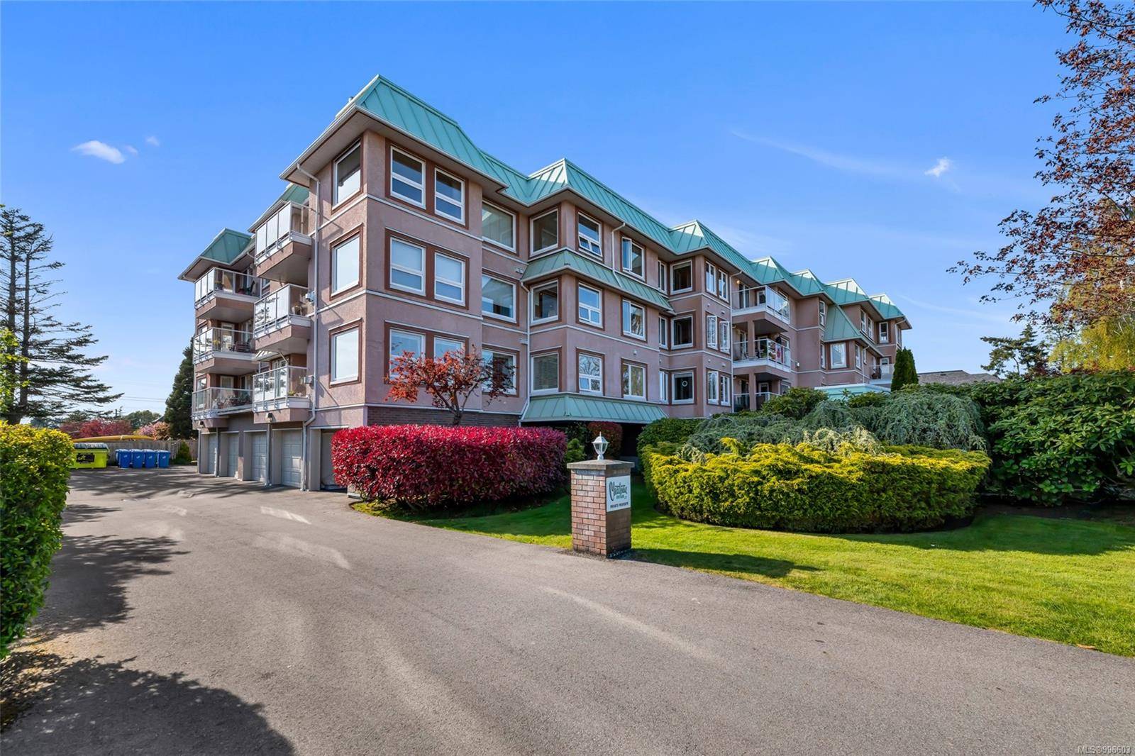 Sidney, BC V8L 3C9,9650 First St #416