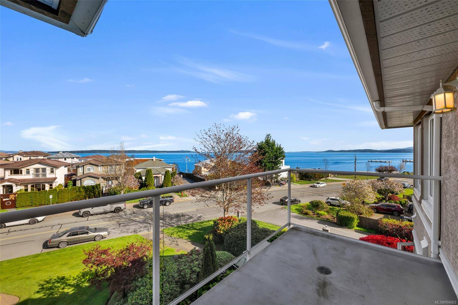 Sidney, BC V8L 3C9,9650 First St #416