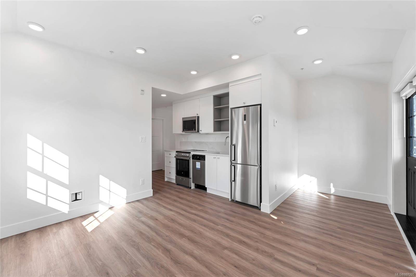 Victoria, BC V8V 3E1,1224 Richardson St #302B