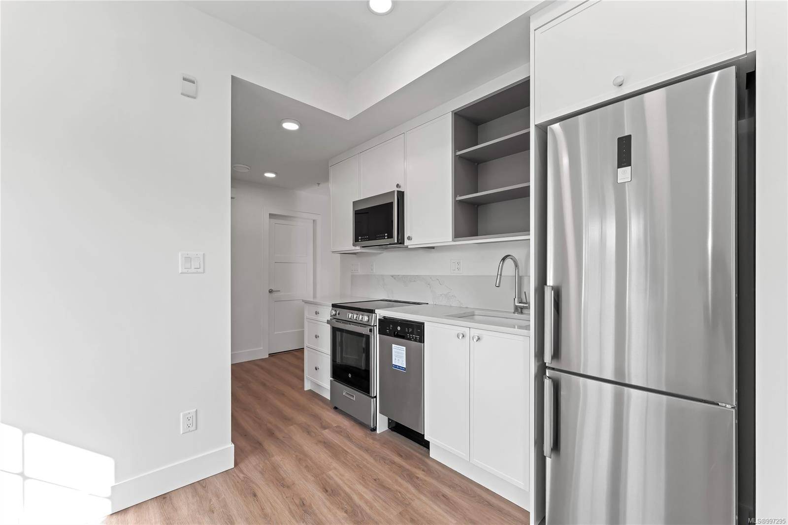Victoria, BC V8V 3E1,1224 Richardson St #302B