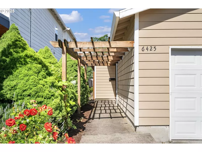 6425 SE 70TH AVE, Portland, OR 97206