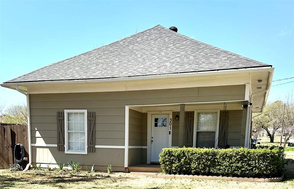 301 Broadway Street, Whitesboro, TX 76273