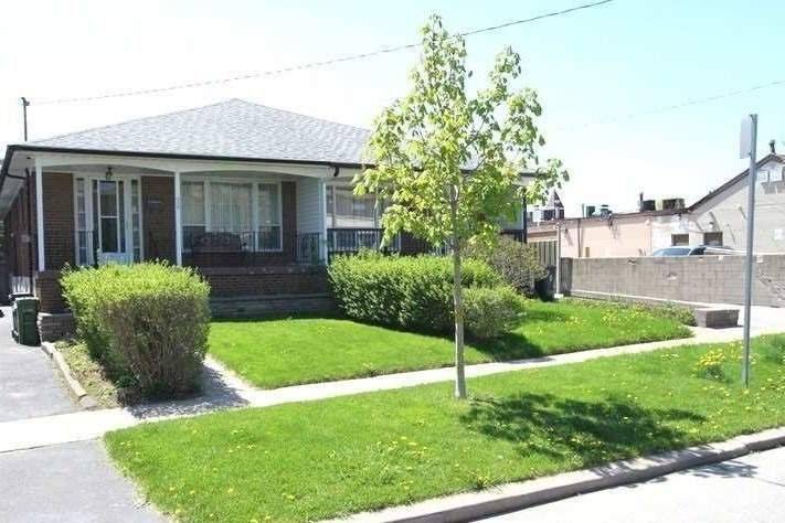 Toronto E04, ON M1P 1R7,238 Vauxhall DR #Upper
