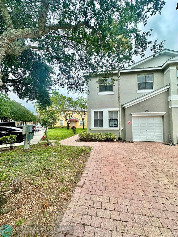 2222 Shoma Dr, Royal Palm Beach, FL 33414