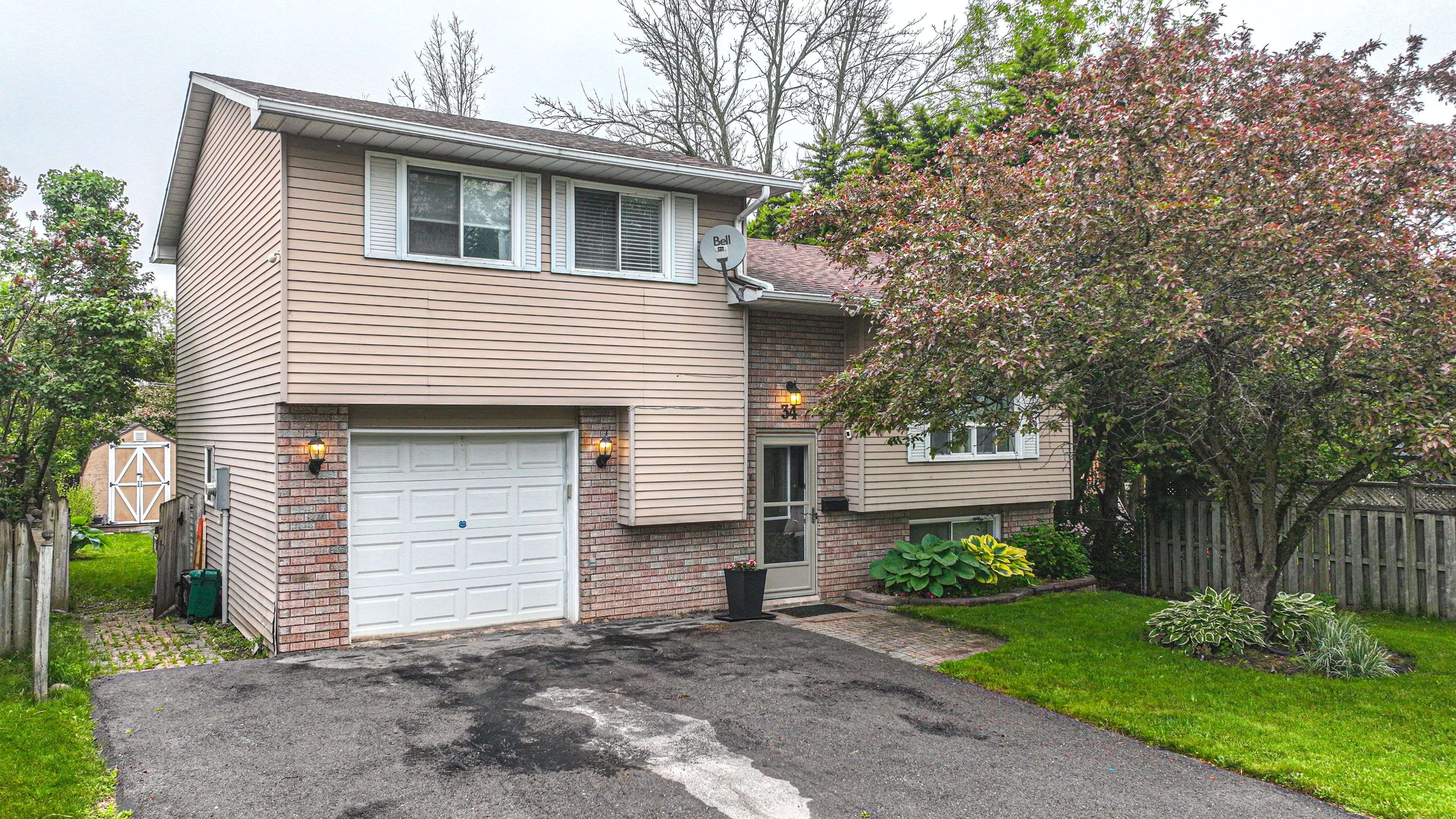 34 Shannon ST, Orillia, ON L3V 7K4