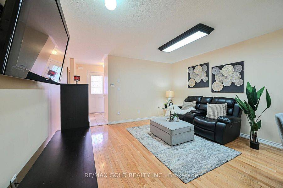 Brampton, ON L6R 0N3,11 Caversham DR