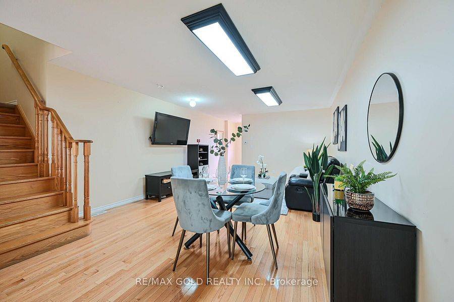 Brampton, ON L6R 0N3,11 Caversham DR