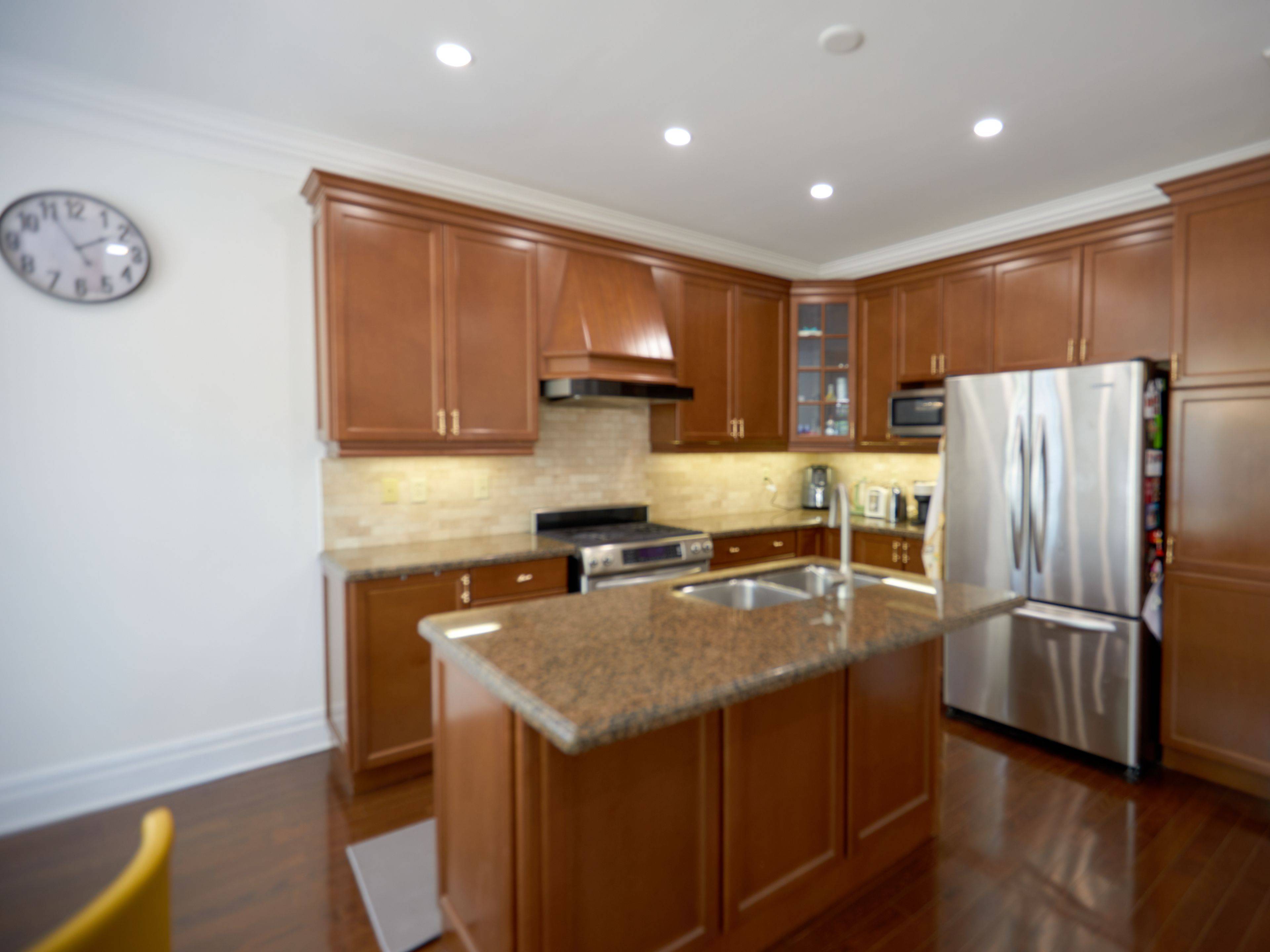 Oakville, ON L6H 7N6,2461 North Ridge TRL