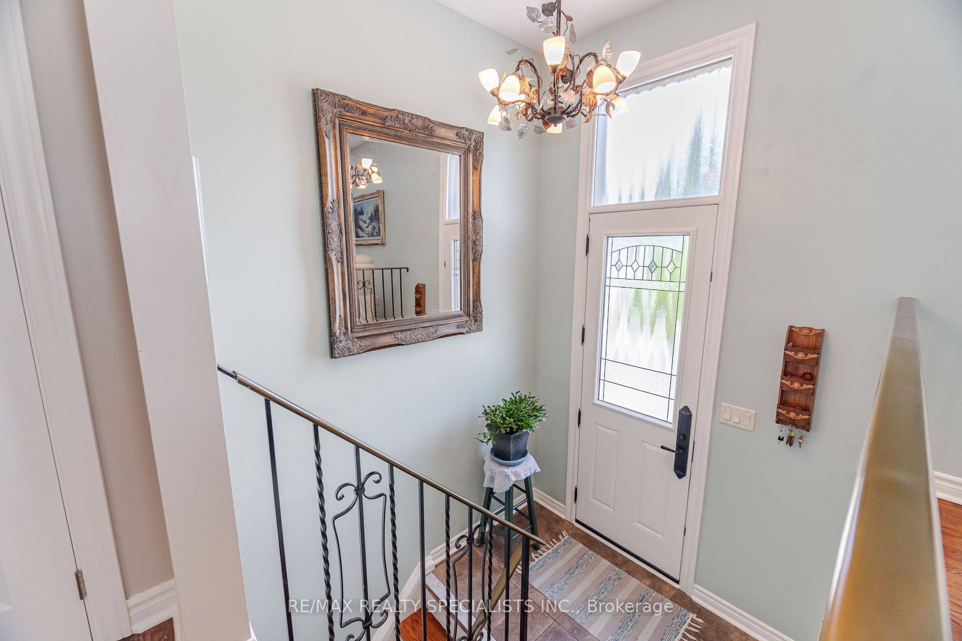 Mississauga, ON L4Y 2H5,648 Dodsworth CRES