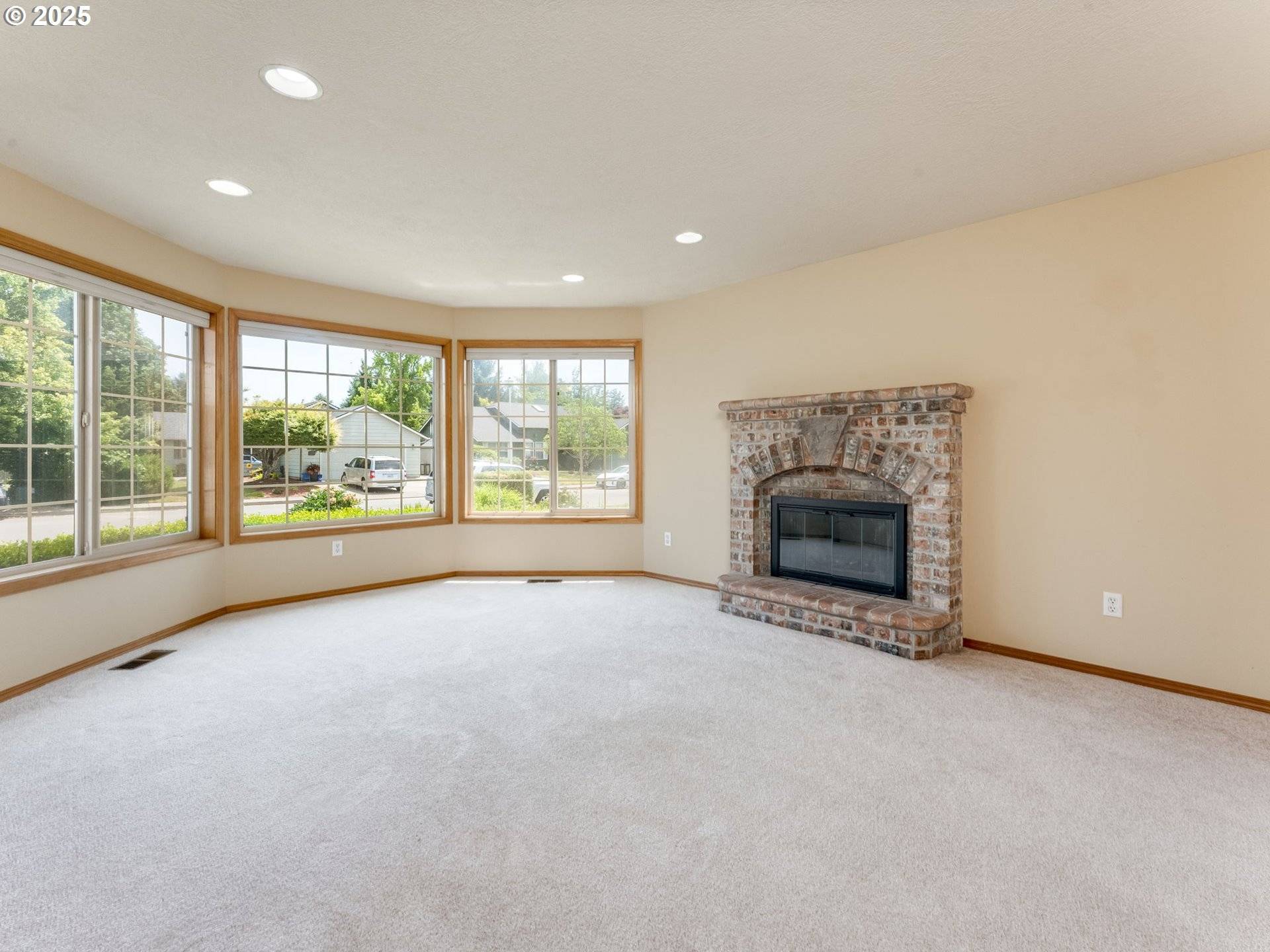 Mc Minnville, OR 97128,651 SW WESTVIEW DR
