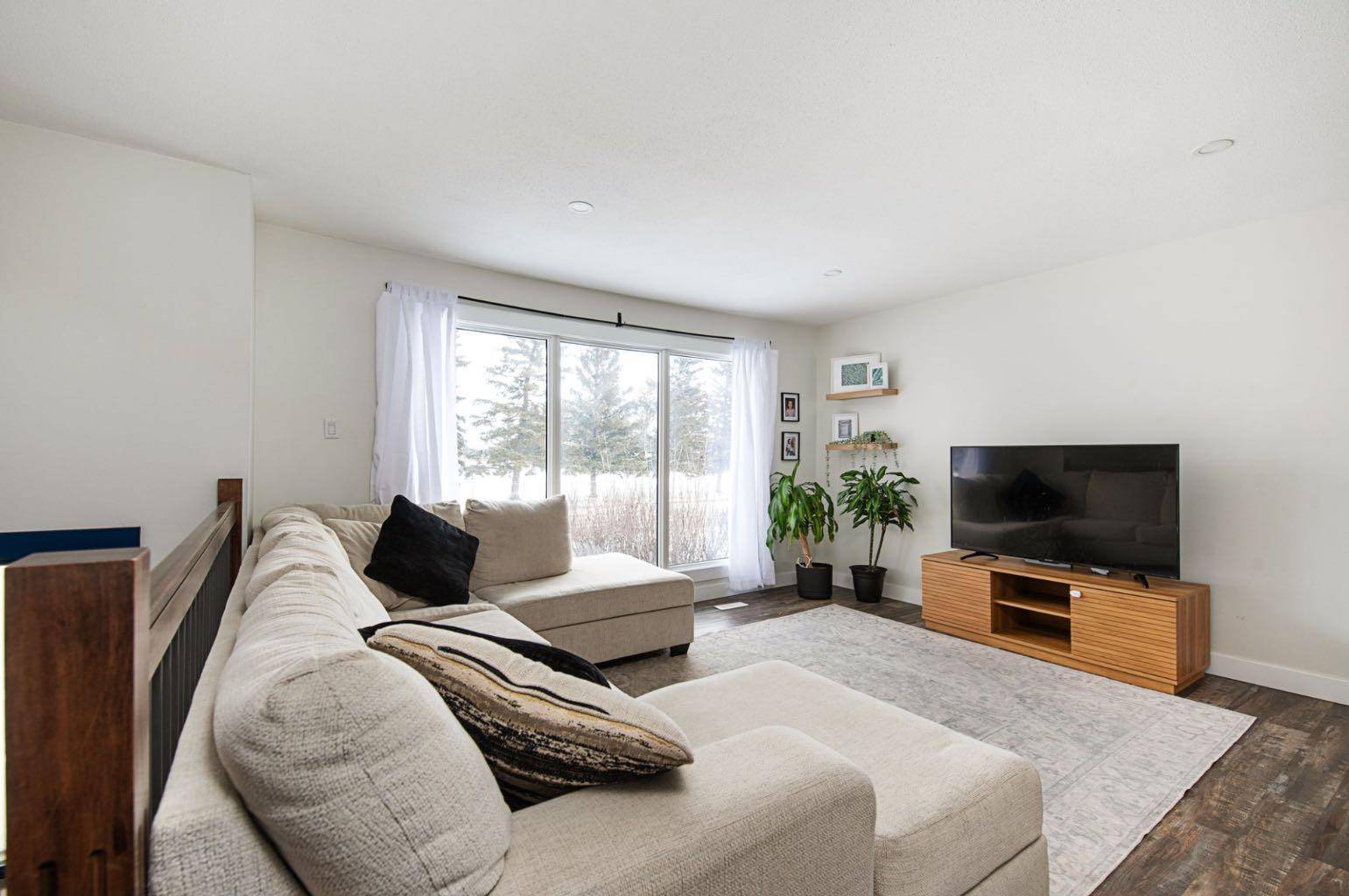 Lloydminster, AB T9V1L2,5117 31 ST