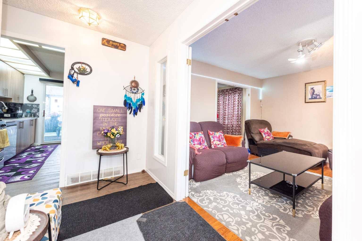 Calgary, AB T2A 3W6,5848 Maddock DR Northeast