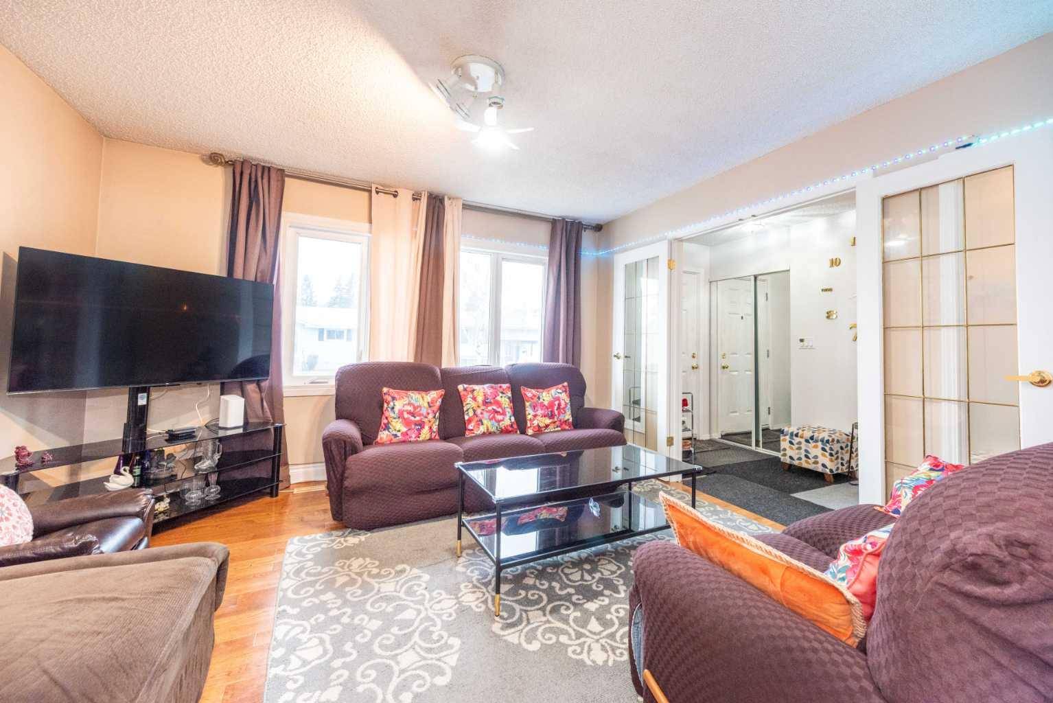 Calgary, AB T2A 3W6,5848 Maddock DR Northeast