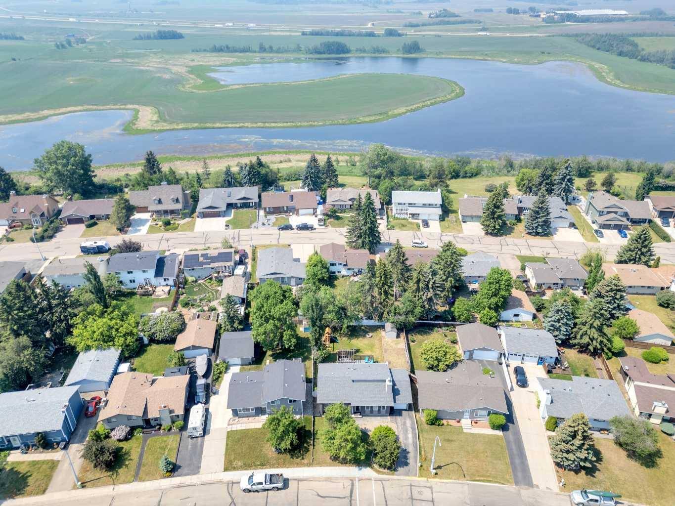 Lacombe, AB T4L 1R7,28 Garden RD