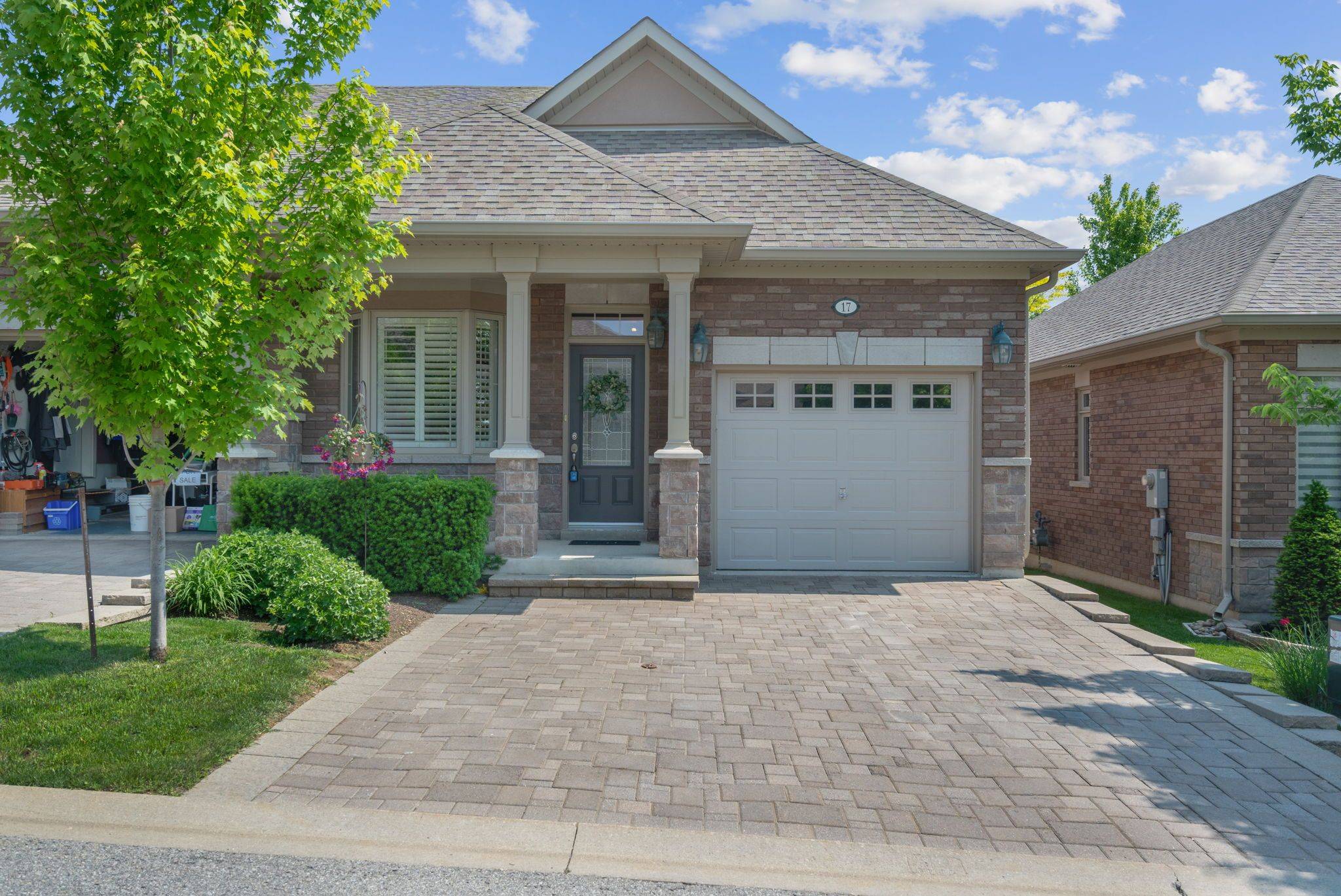 17 Hillcrest DR, New Tecumseth, ON L9R 0K5