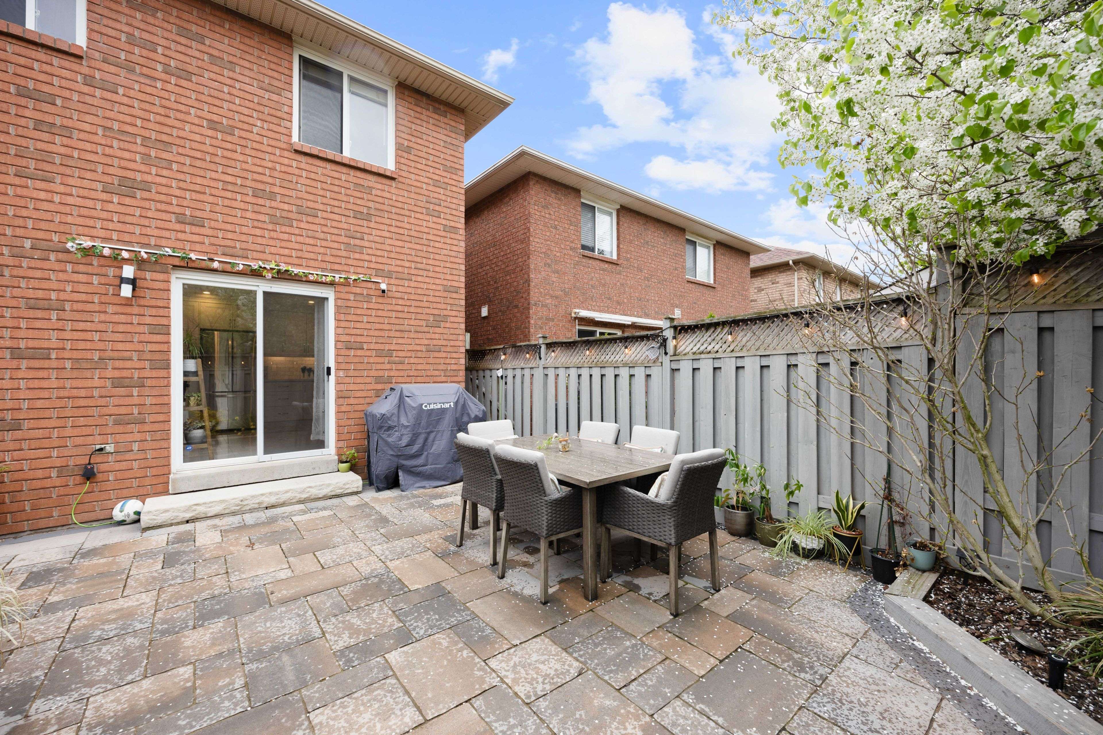 Oakville, ON L6M 4C7,2095 Springdale RD
