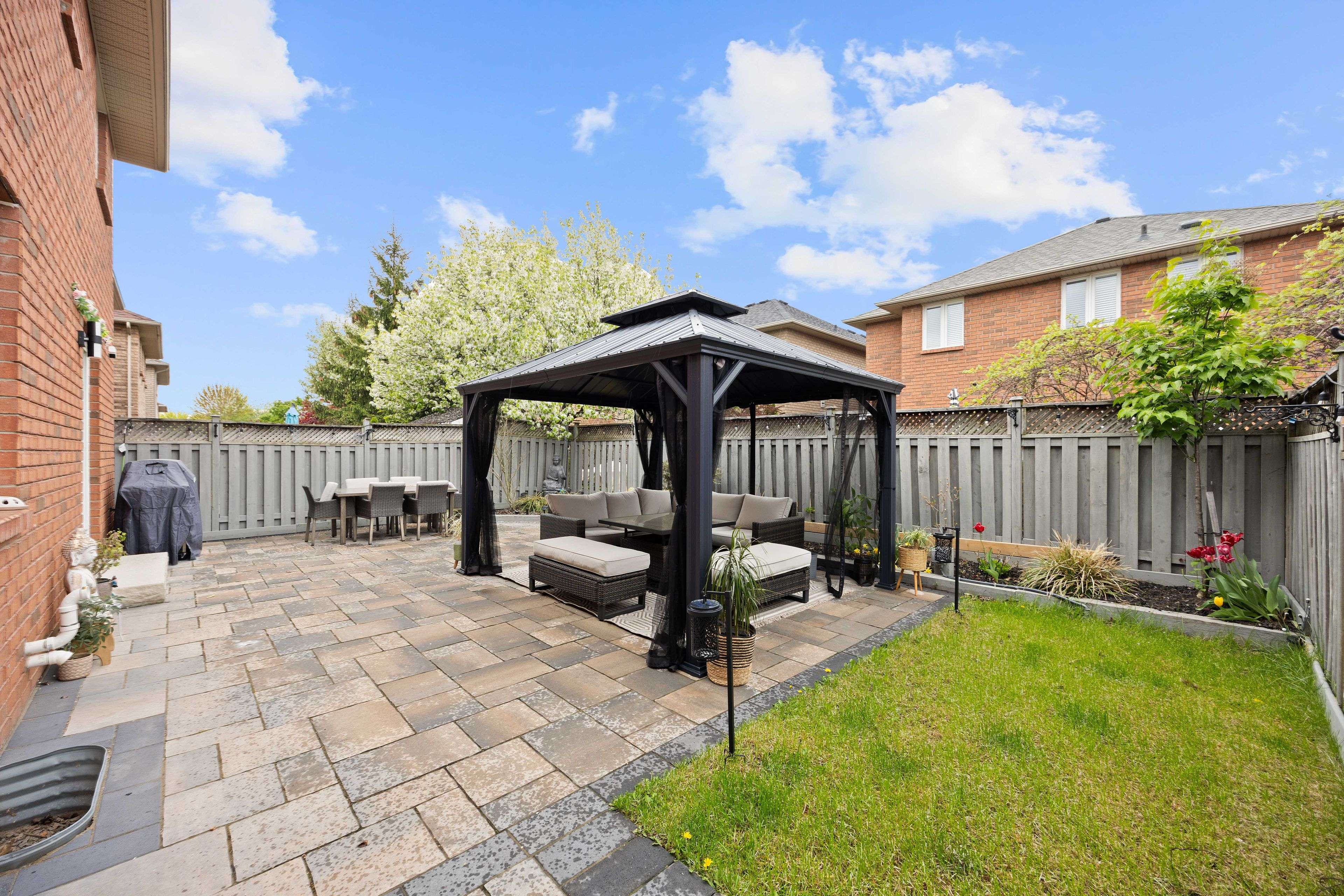 Oakville, ON L6M 4C7,2095 Springdale RD