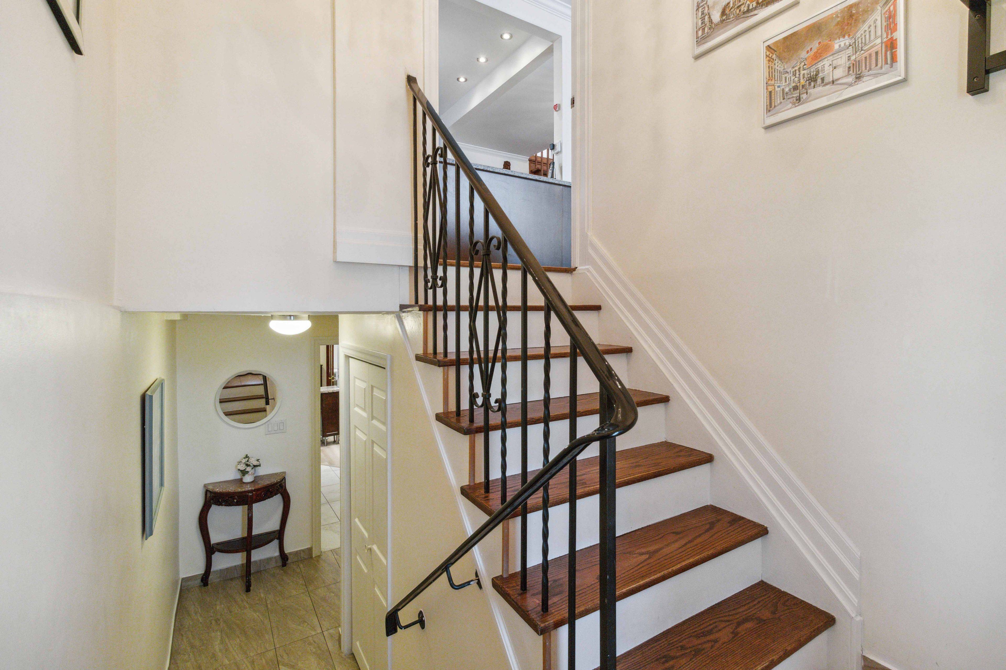 Mississauga, ON L5A 3H9,504 Galedowns CT