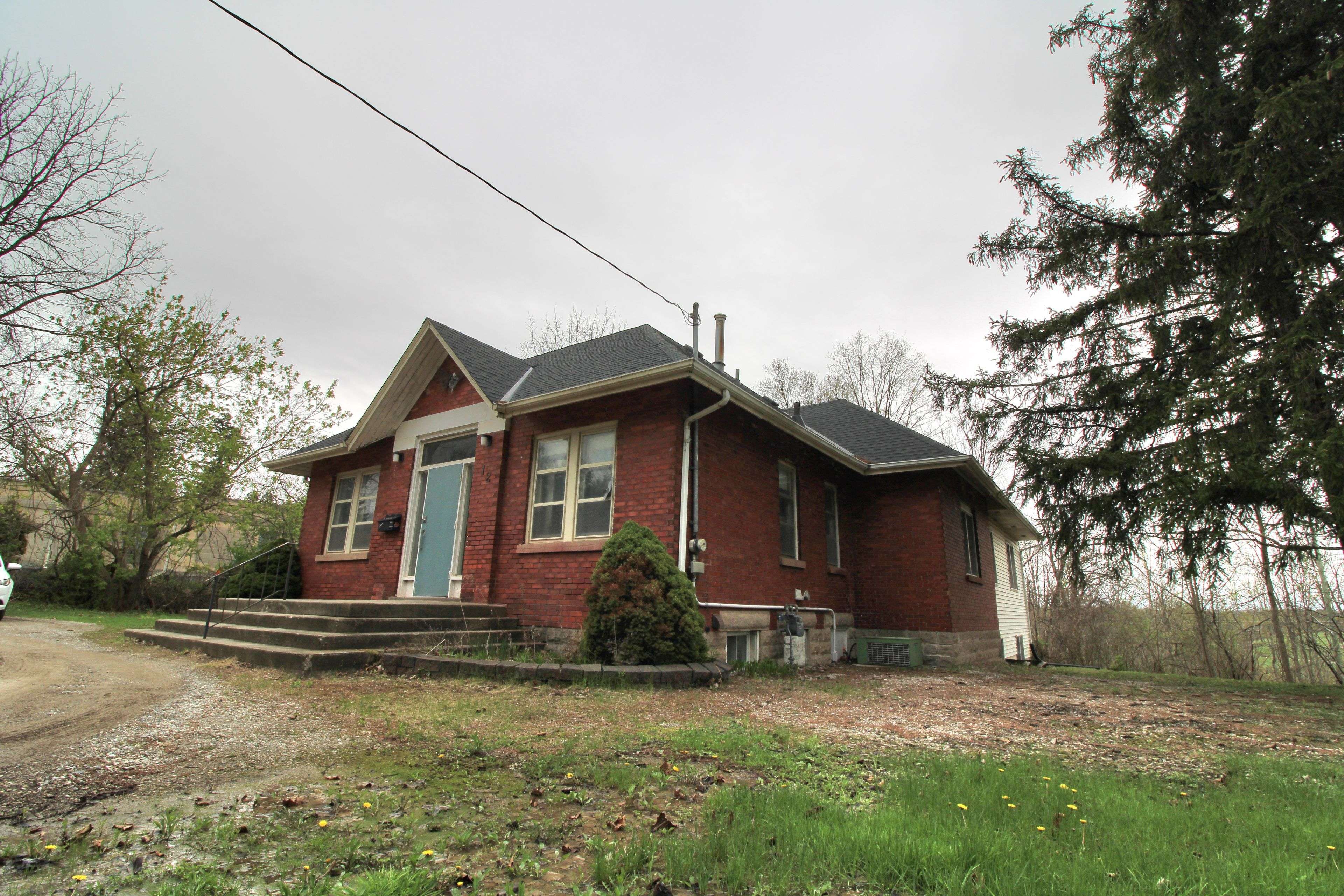 12 CHESTER ST, St. Thomas, ON N5R 1T8