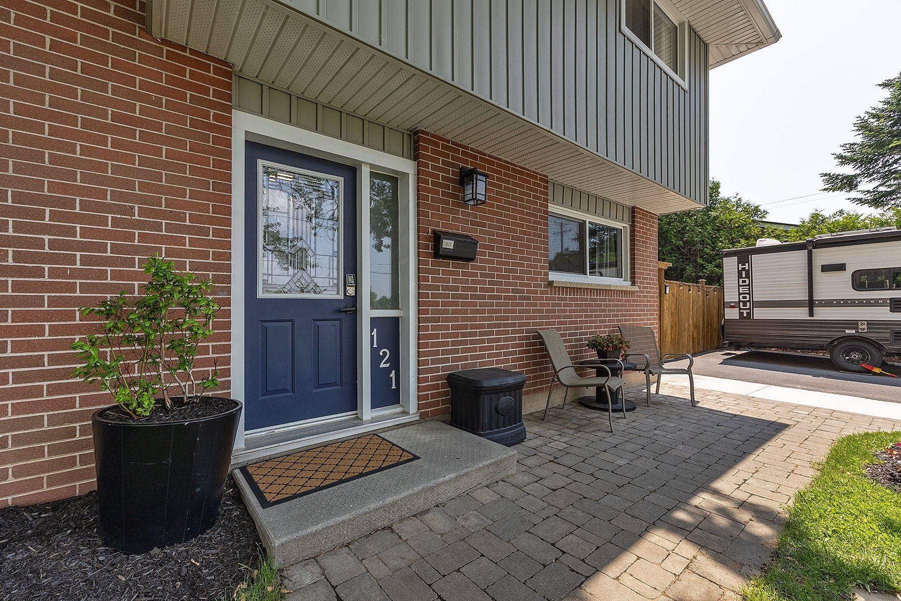 Kingston, ON K7K 5B6,121 Wiley ST